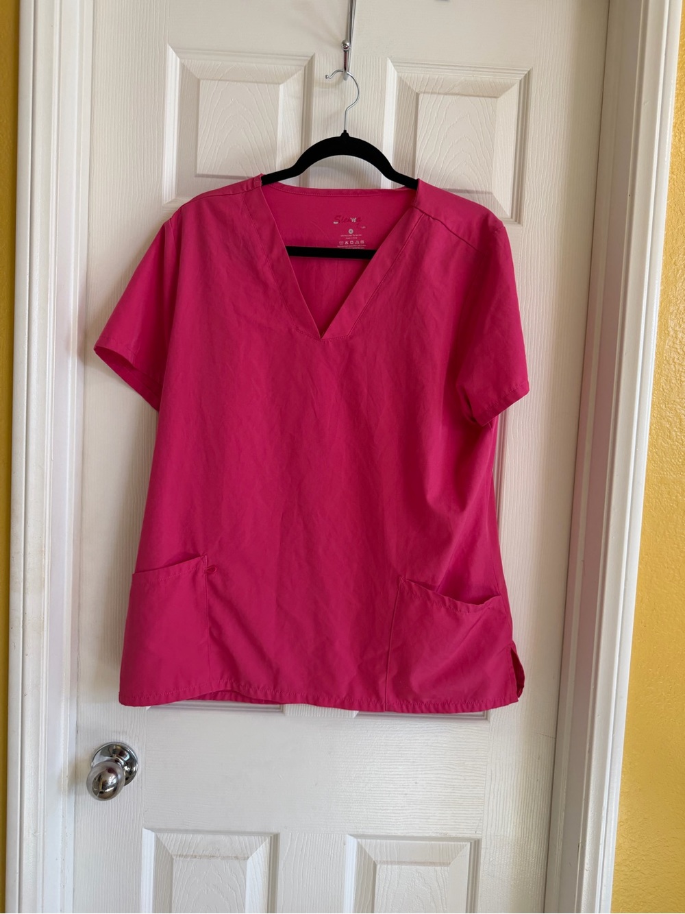 Women’s V-Neck Scrub Top - Hot Pink